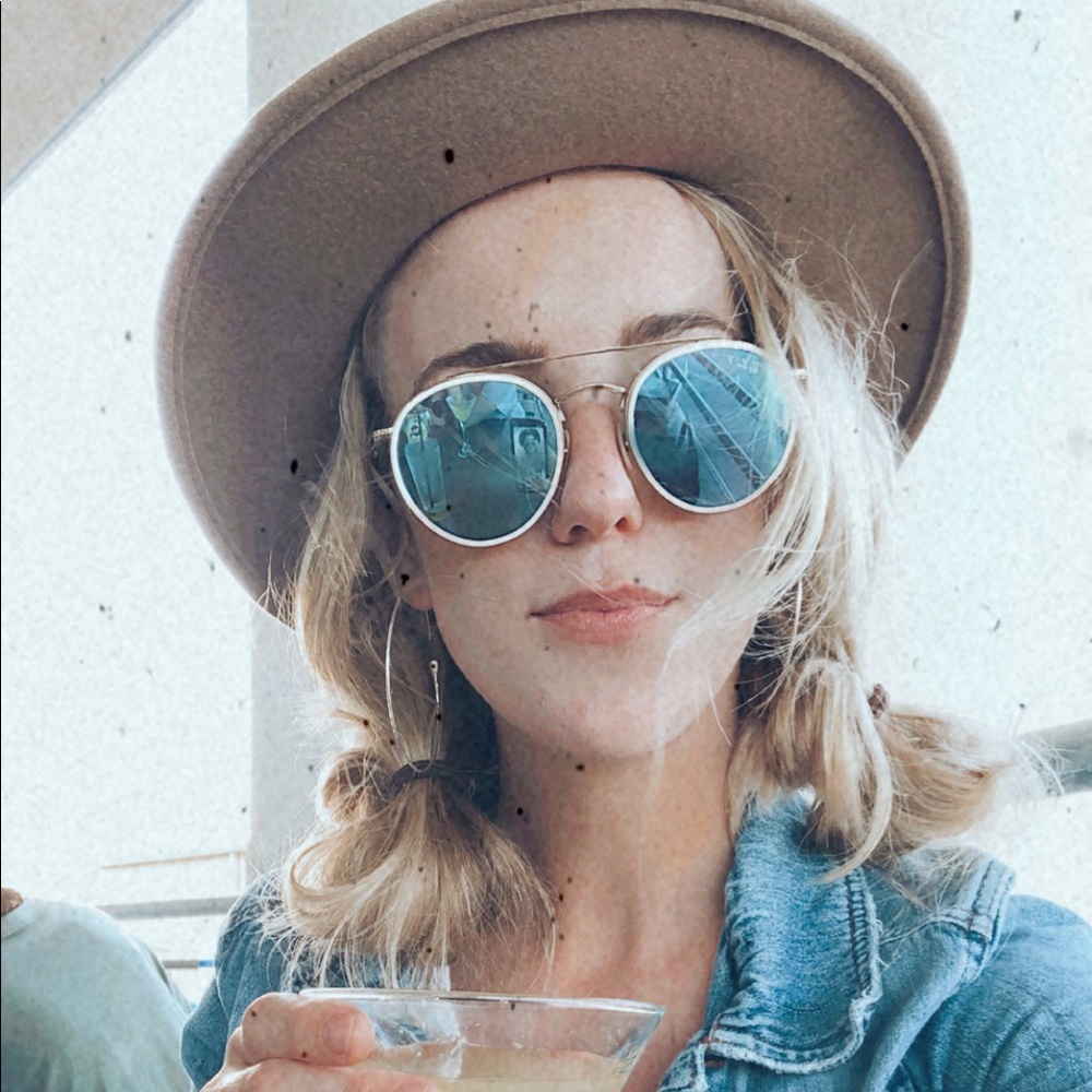 Meet your Posher, Cami